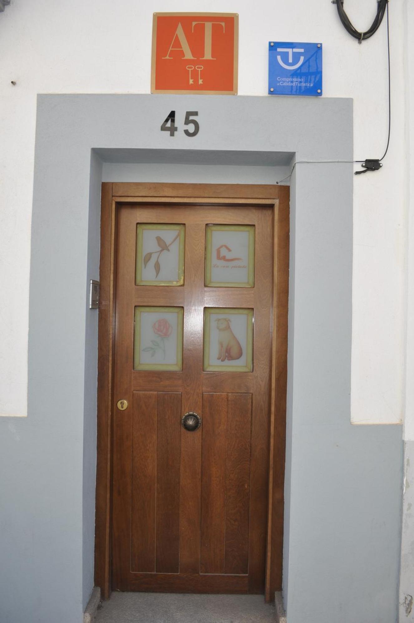 Apartamentos La Casa Pintada Caceres Exterior photo